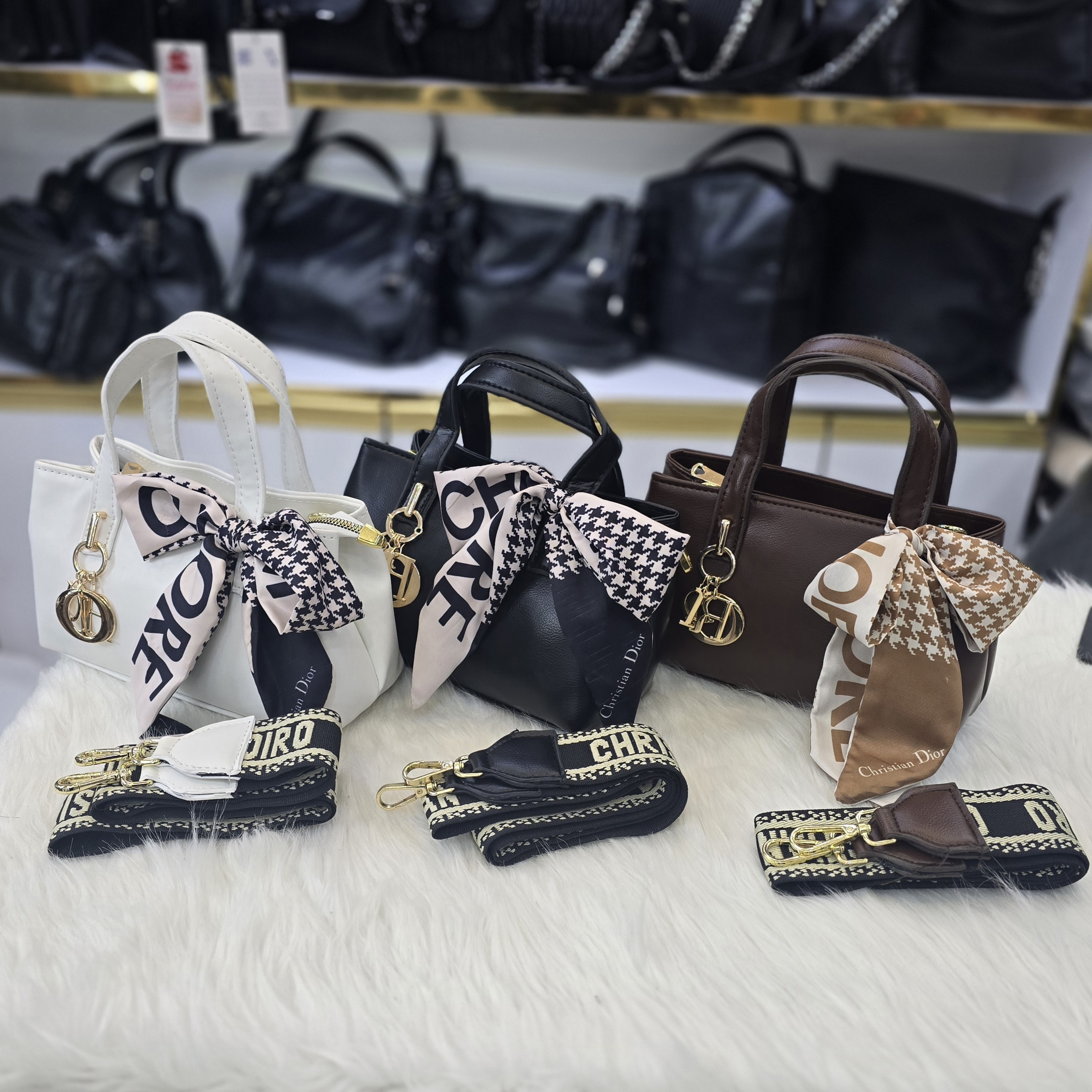 کیف دودسته شال دار طرح دیور