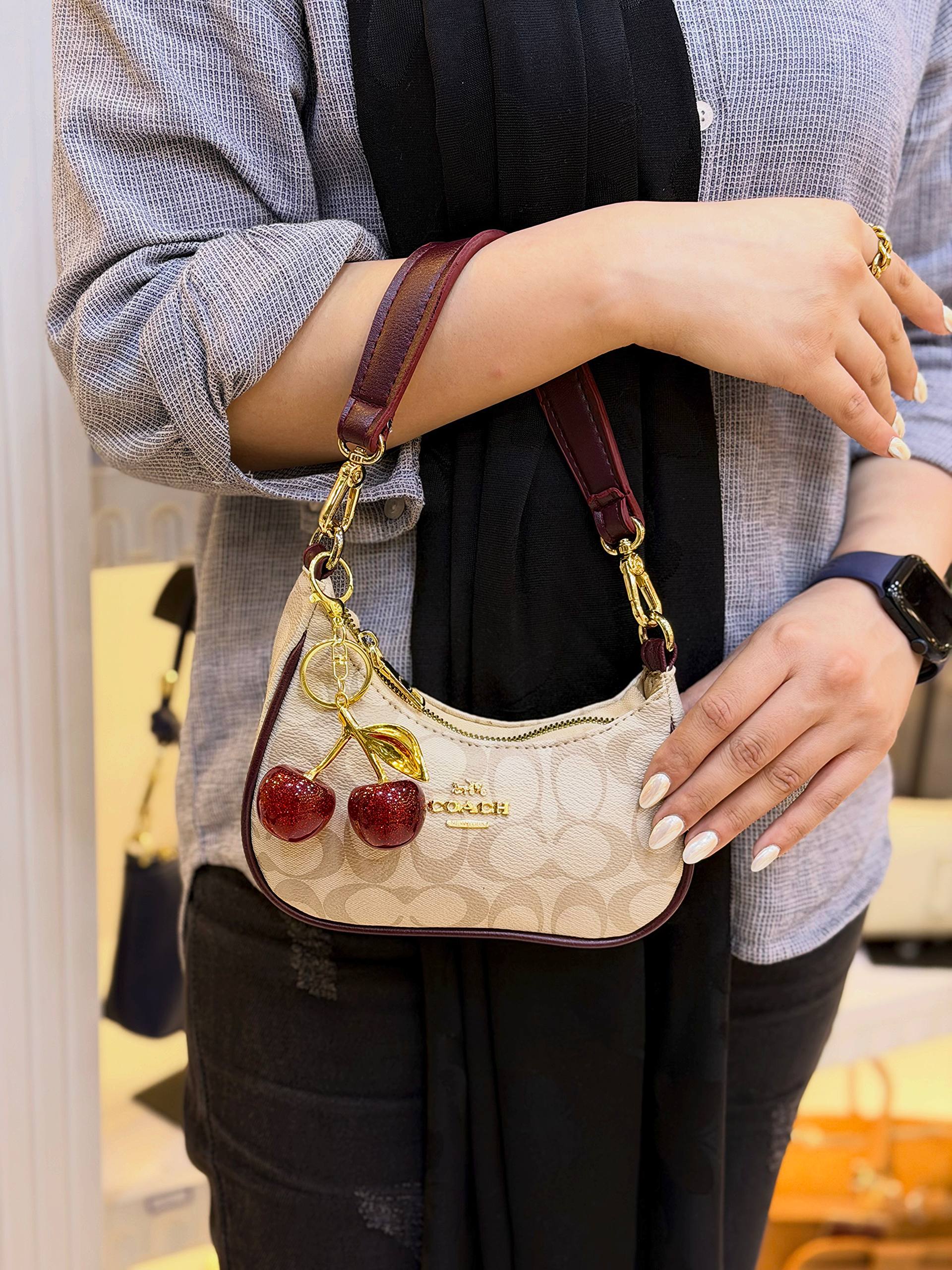 کیف مینی آویز گیلاس طرح coach کد ۱۴۸۲